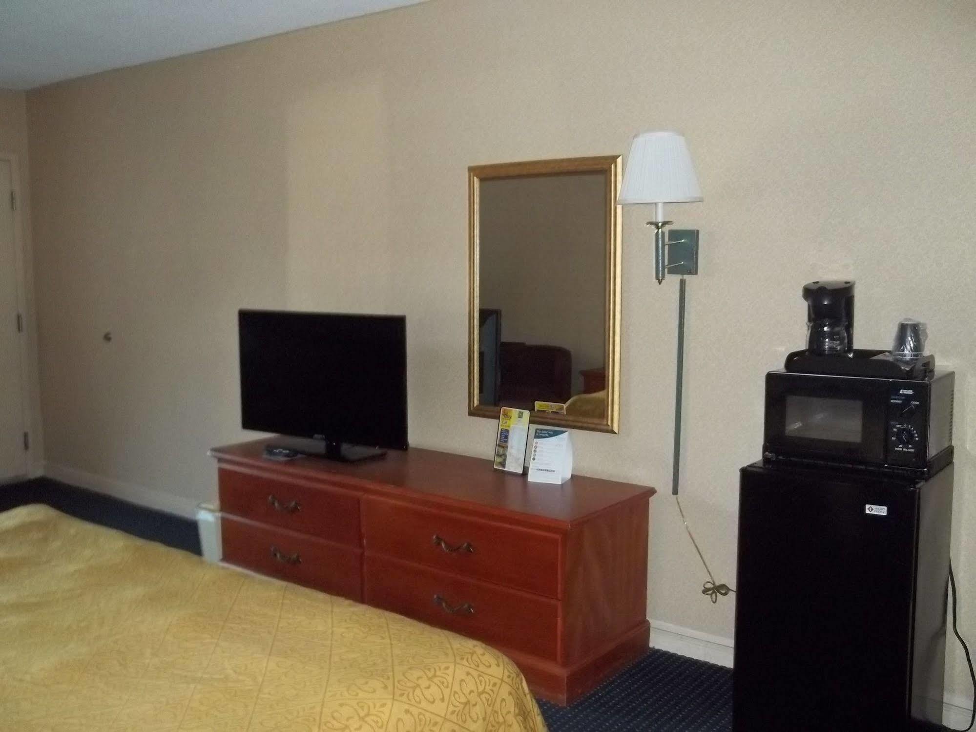 Quality Inn Little Creek Virginia Beach Exterior photo